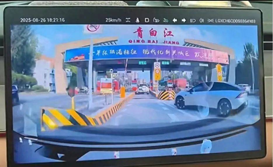 SSG登陆者Vs NC恐龙_高速出口被蹭ETCSSG登陆者Vs NC恐龙，车主直接撞上去！责任怎么算？