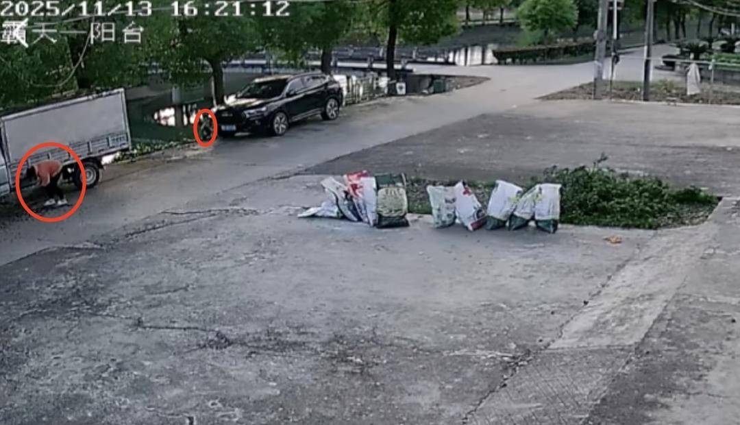 皇冠信用最新地址_3岁男童家门口落水母亲施救双双遇难皇冠信用最新地址，家属质疑“河道护坡陡峭无法自救”