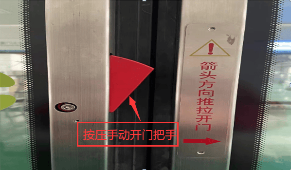 皇冠体育App下载_事发上海地铁！女子蹲坐车厢被摔倒男子压骨折皇冠体育App下载，十级伤残！